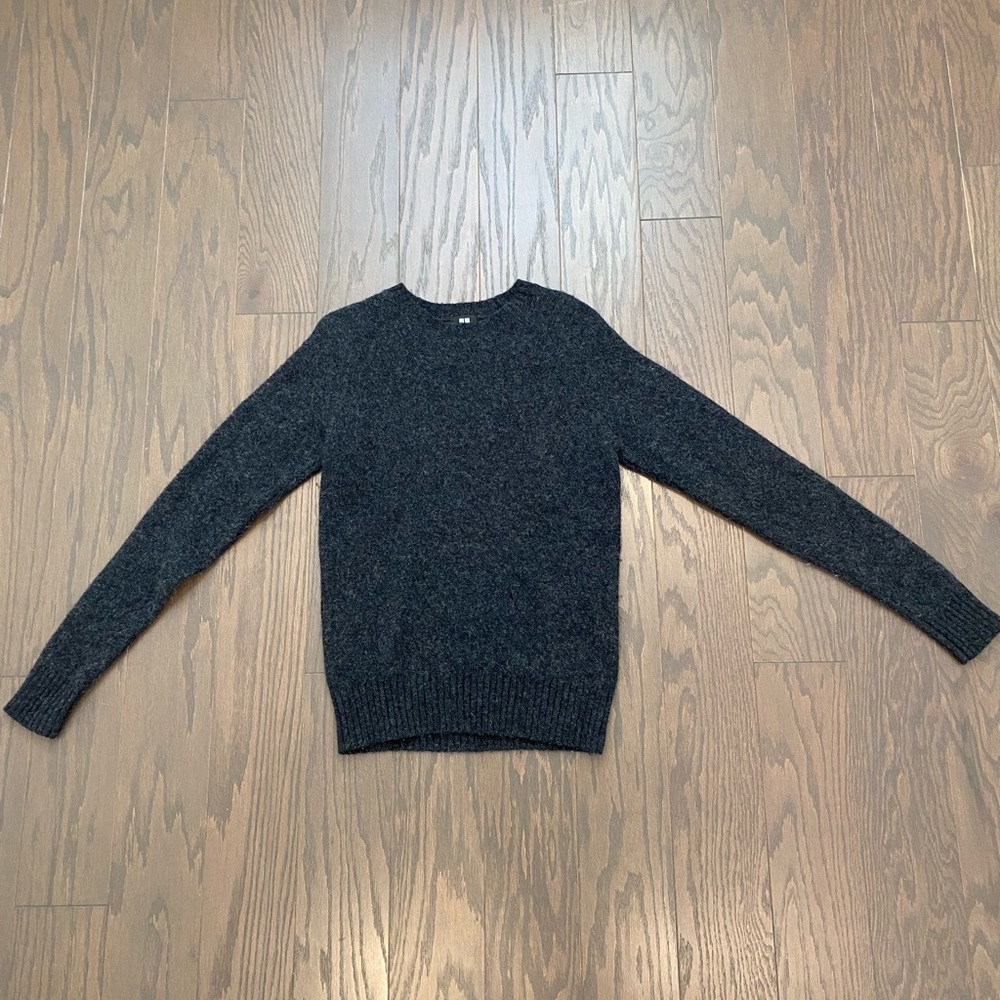 Uniqlo Wool Crewneck Sweater (Medium)